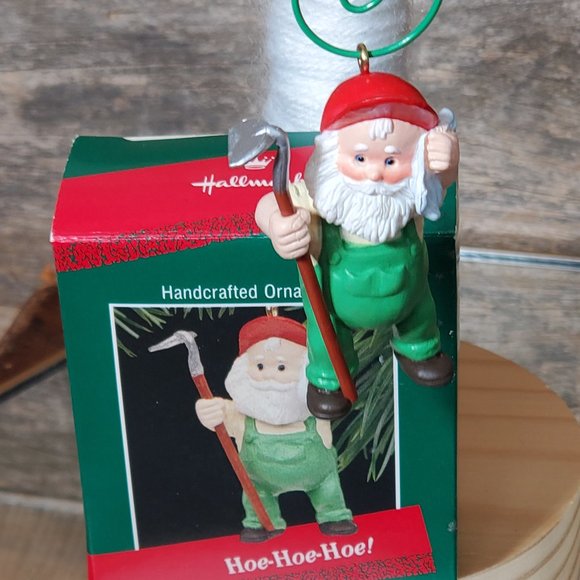 1988 Hallmark Keepsake Ornament - Hoe-Hoe-Hoe - Picture 1 of 8